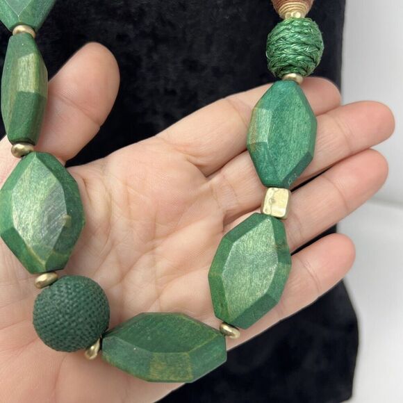 Chico's Necklace Green Wood Beads Wooden & Glass Lightweight Longline Necklace - Picture 2 of 8